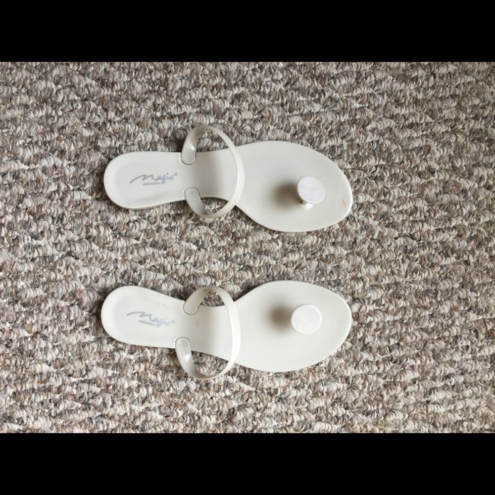 Slippers sandals shoes size 9 beige